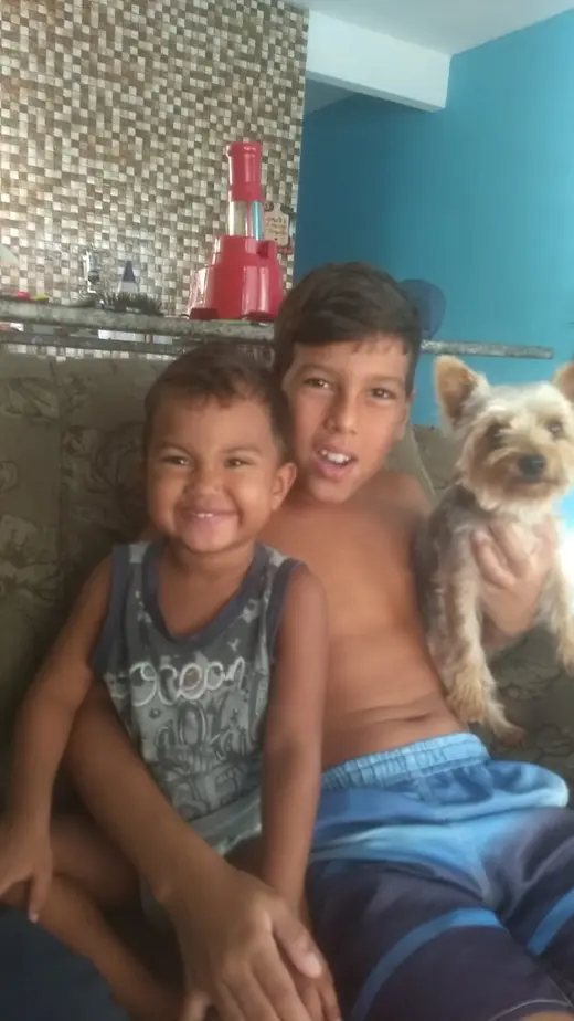 Reencuentro de la familia de Hermano con el perro